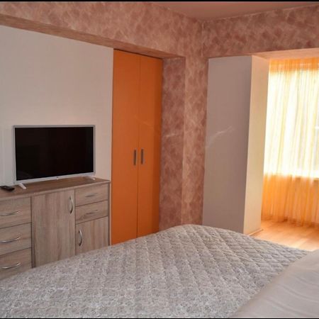 Central Apartment 4 Rooms 布拉索夫 外观 照片