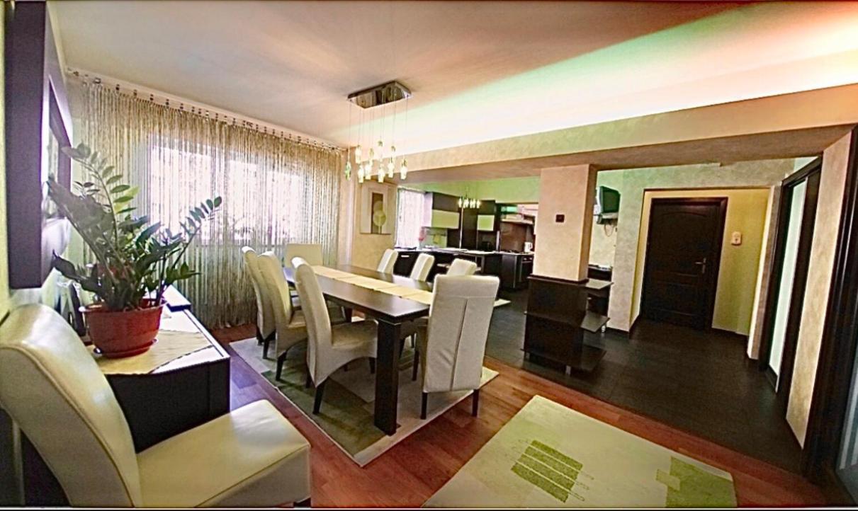 Central Apartment 4 Rooms 布拉索夫 外观 照片