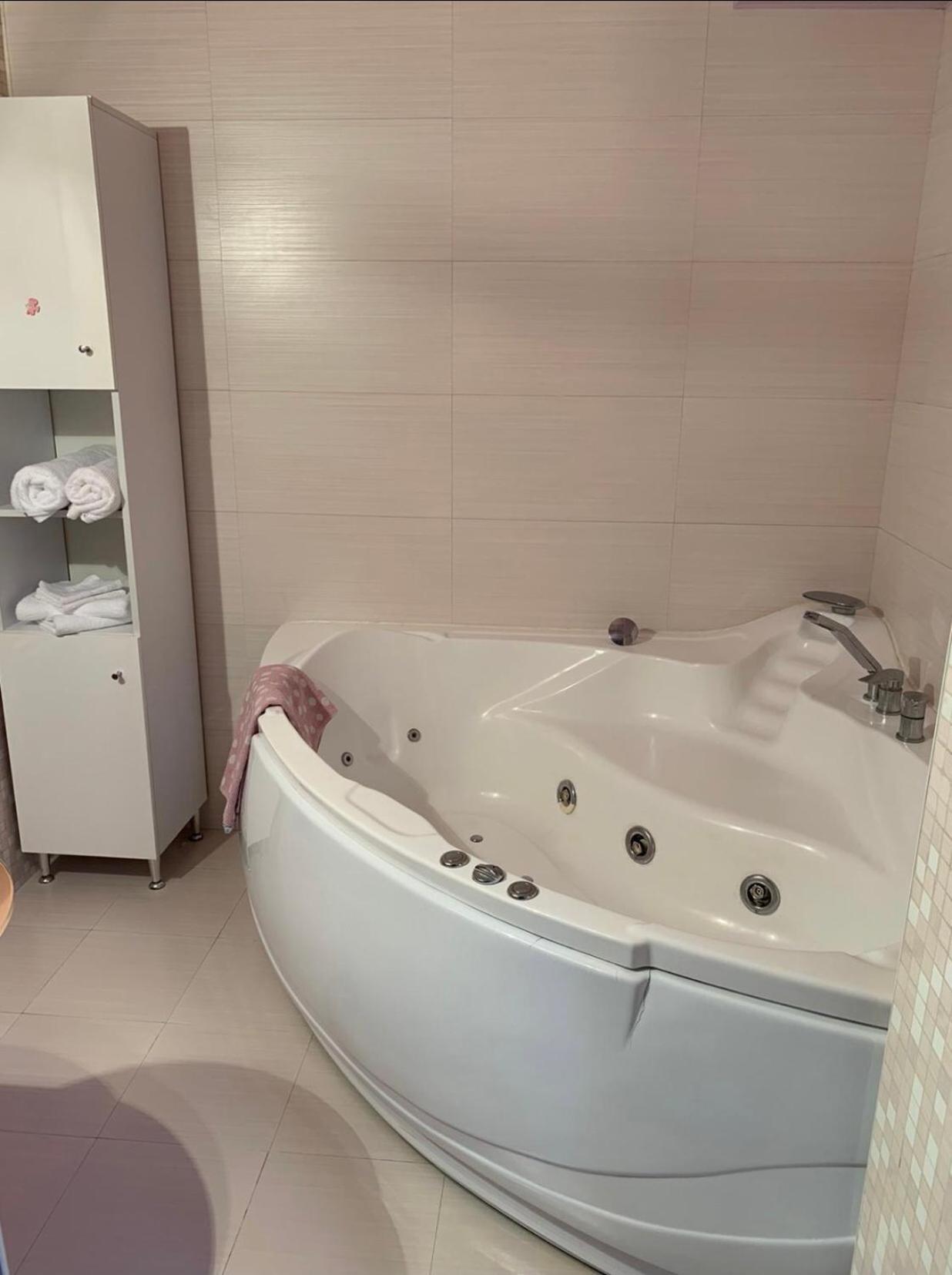 Central Apartment 4 Rooms 布拉索夫 外观 照片