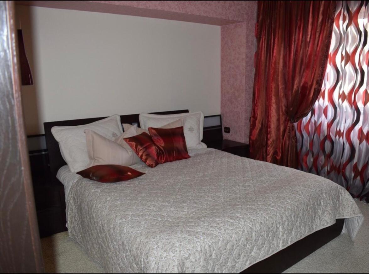 Central Apartment 4 Rooms 布拉索夫 外观 照片